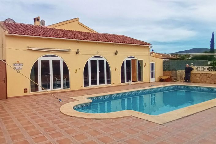 Image No.1-3 Bed Villa for sale