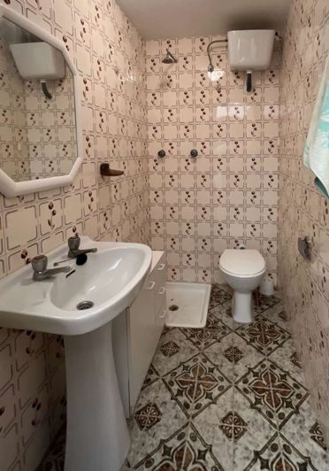 Image No.16-5 Bed Townhouse for sale