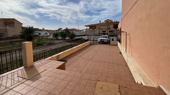 Image No.17-5 Bed Townhouse for sale