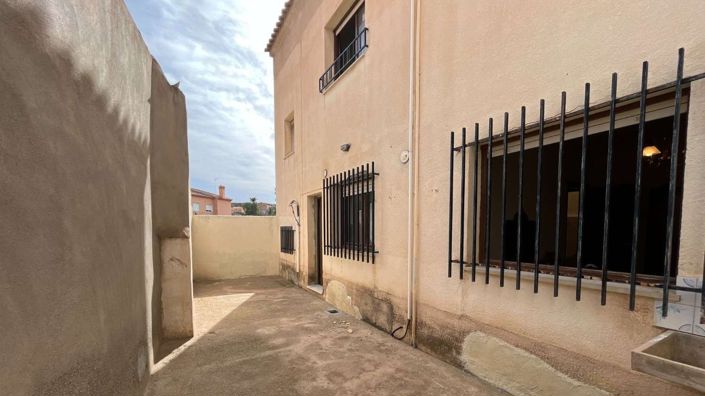 Image No.18-5 Bed Townhouse for sale