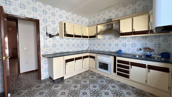 Image No.5-5 Bed Townhouse for sale