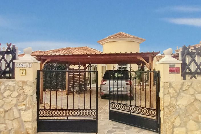 Image No.1-3 Bed Villa for sale