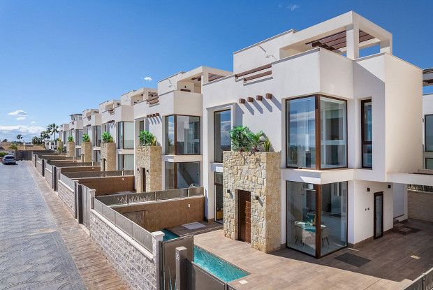 Image No.2-3 Bed Villa for sale