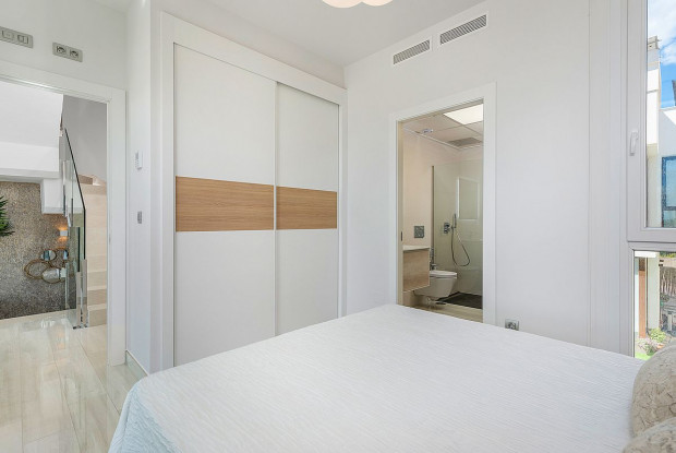 Image No.24-3 Bed Villa for sale