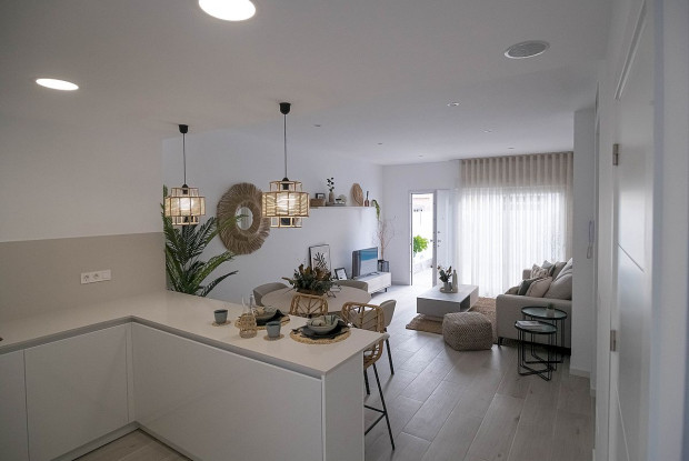 Image No.8-3 Bed Townhouse for sale