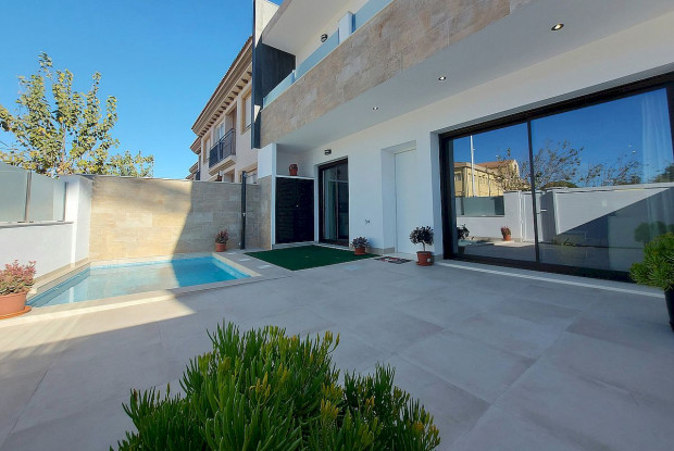 Image No.15-3 Bed Townhouse for sale