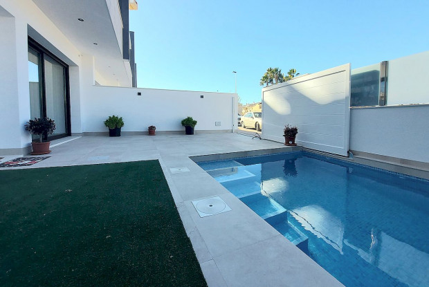 Image No.16-3 Bed Townhouse for sale