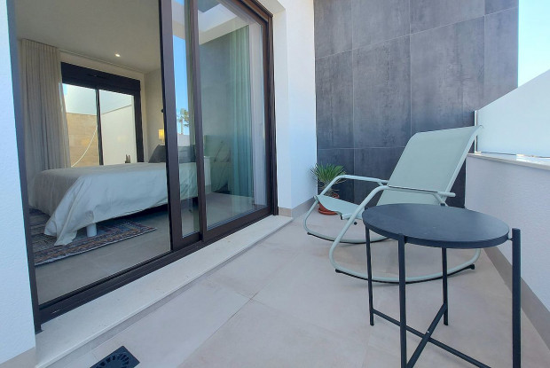 Image No.27-3 Bed Townhouse for sale