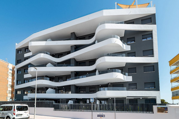 Image No.18-3 Bed Apartment for sale