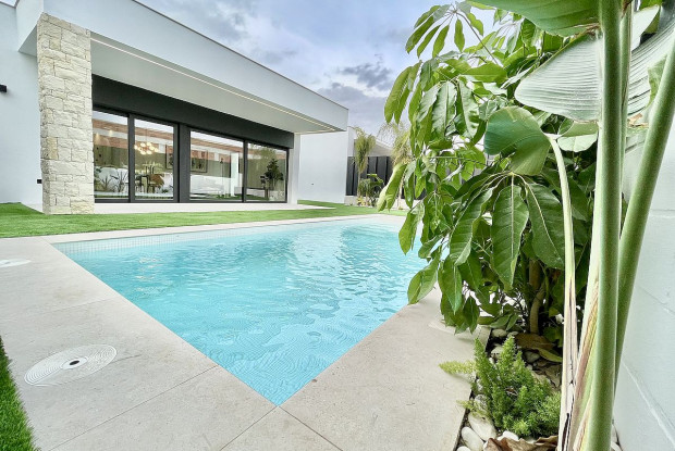 Image No.10-3 Bed Villa for sale