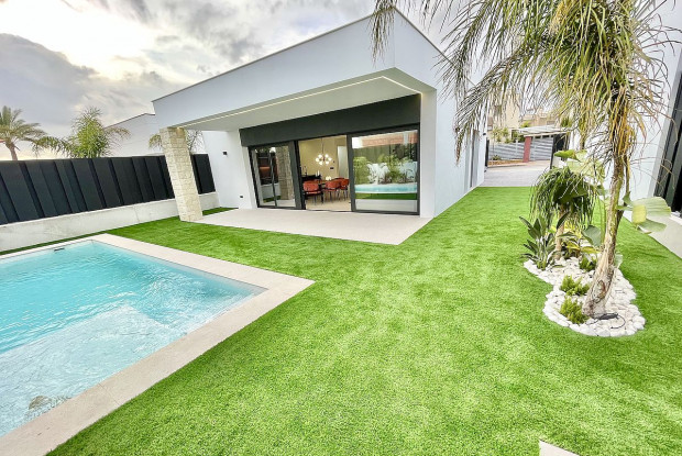 Image No.14-3 Bed Villa for sale