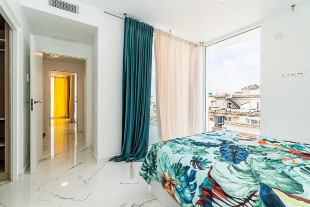 Image No.20-2 Bed Townhouse for sale