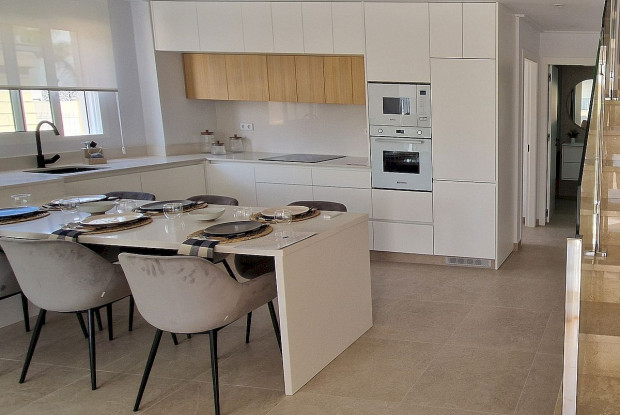 Image No.3-4 Bed Chalet for sale