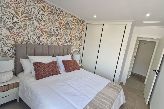 Image No.5-4 Bed Chalet for sale