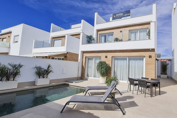 Image No.14-3 Bed Chalet for sale