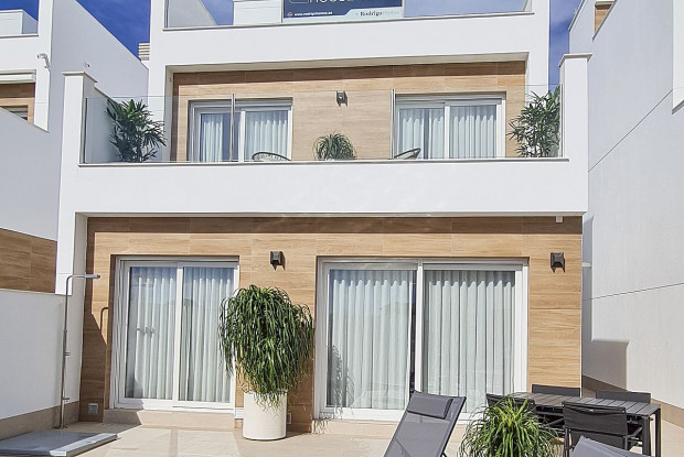 Image No.2-3 Bed Chalet for sale