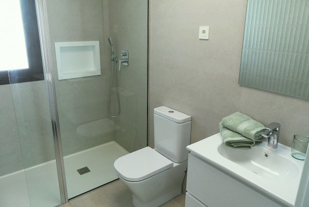 Image No.6-4 Bed Chalet for sale