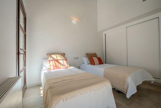 Image No.4-2 Bed Chalet for sale