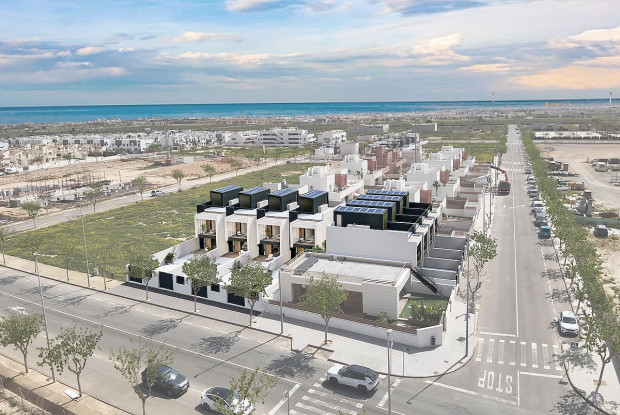 Image No.15-3 Bed Townhouse for sale