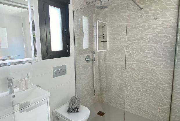 Image No.17-3 Bed Chalet for sale