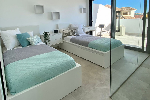 Image No.4-3 Bed Chalet for sale