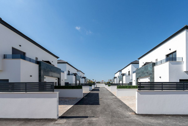 Image No.2-3 Bed Chalet for sale