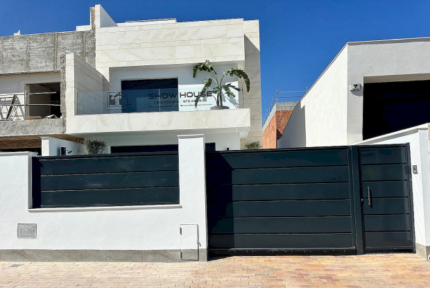 Image No.2-3 Bed Chalet for sale