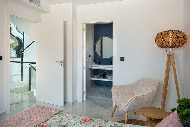 Image No.20-3 Bed Chalet for sale