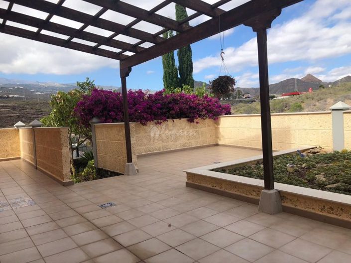 Image No.12-4 Bed Townhouse for sale