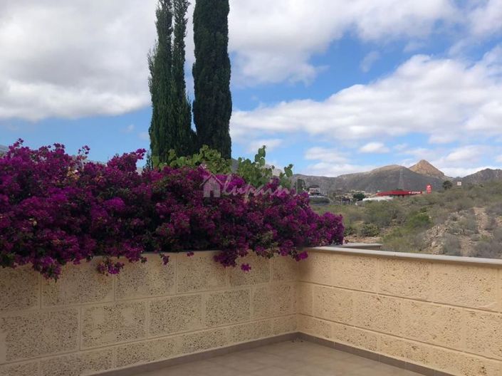 Image No.17-4 Bed Townhouse for sale