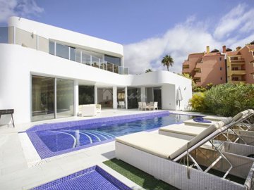 5 Bed Villa for sale