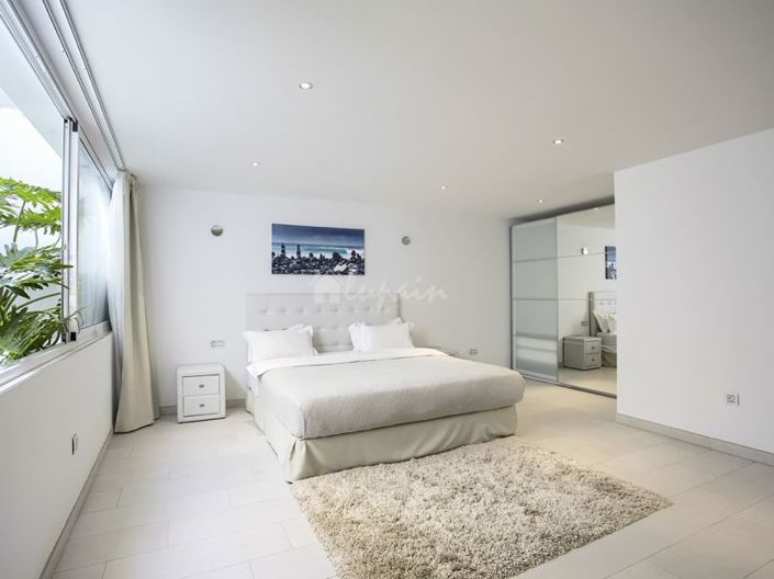 Image No.20-5 Bed Villa for sale