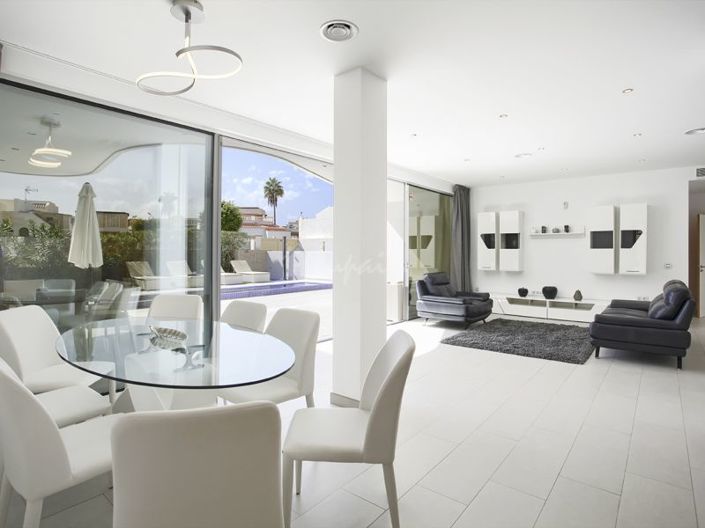 Image No.4-5 Bed Villa for sale