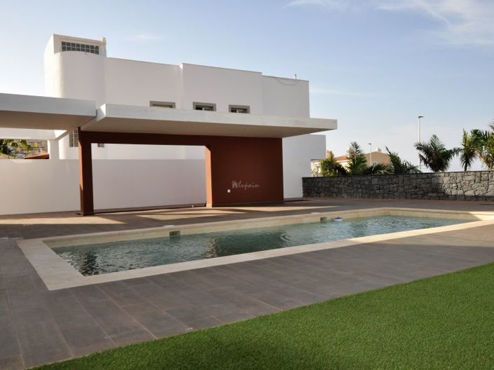 Image No.2-5 Bed Villa for sale