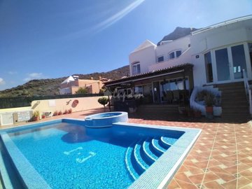 4 Bed Villa for sale