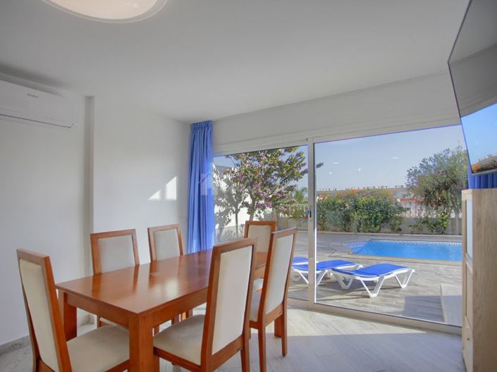 Image No.10-6 Bed Villa for sale