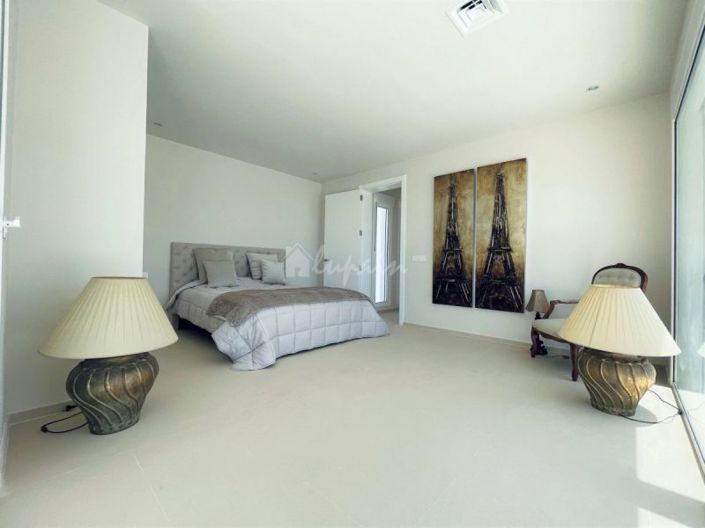 Image No.14-3 Bed Villa for sale