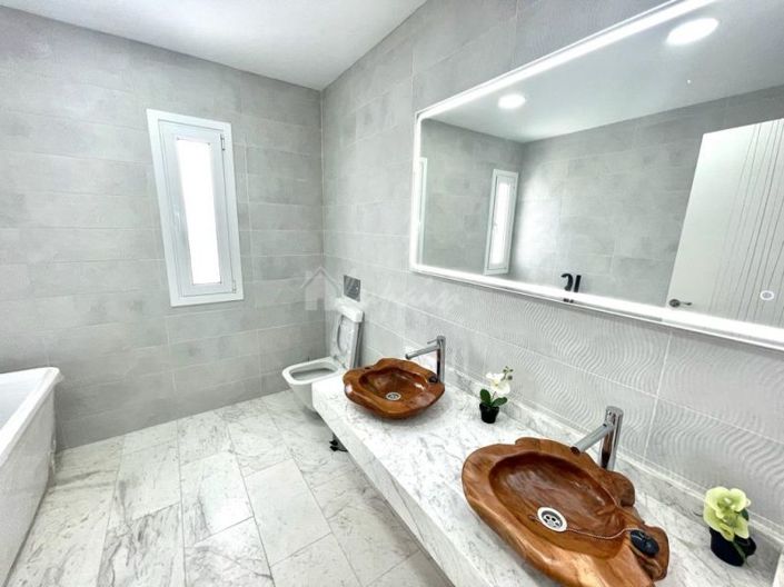 Image No.29-3 Bed Villa for sale