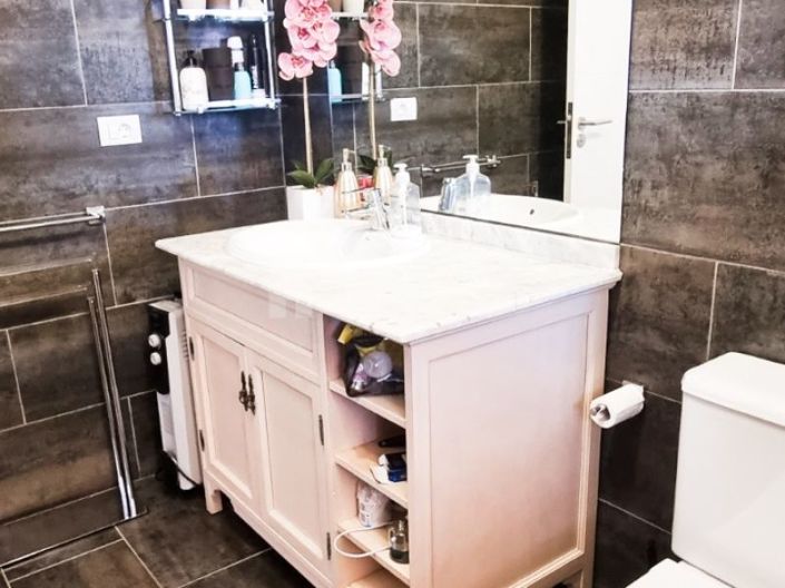 Image No.18-1 Bed Townhouse for sale