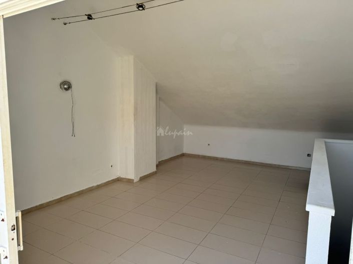 Image No.12-3 Bed Townhouse for sale