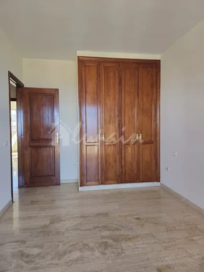 Image No.13-3 Bed Townhouse for sale