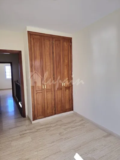 Image No.19-3 Bed Townhouse for sale