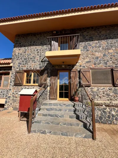 Image No.2-4 Bed Country House for sale