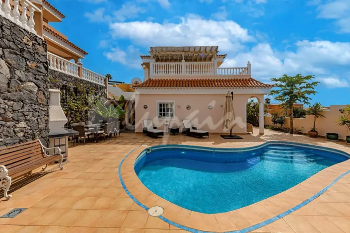 Image No.1-3 Bed Villa for sale