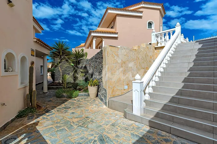 Image No.18-3 Bed Villa for sale