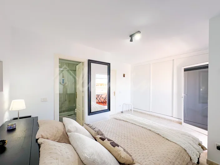 Image No.20-4 Bed Apartment for sale