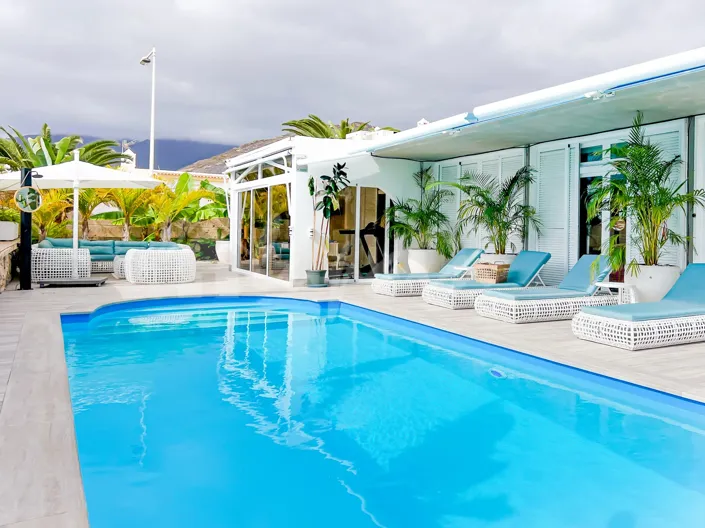 Image No.1-4 Bed Villa for sale