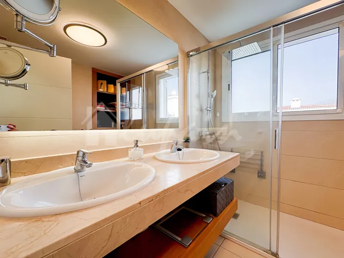 Image No.28-4 Bed Villa for sale