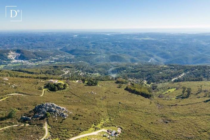 Image No.3-12 Bed Property for sale