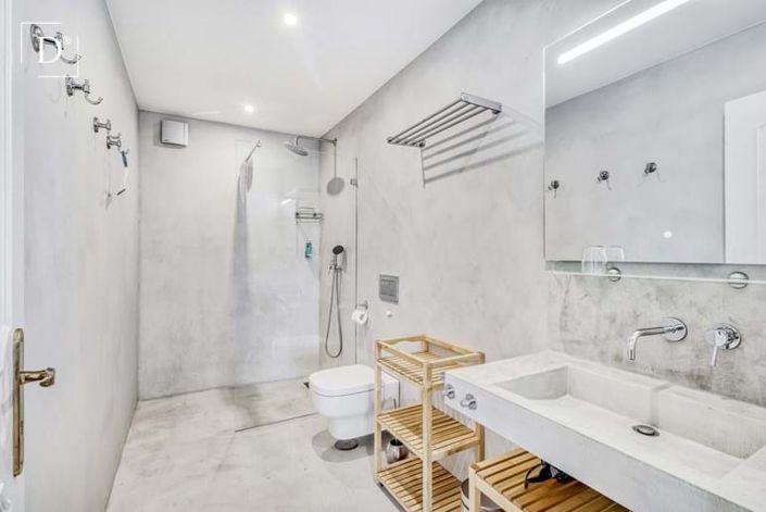 Image No.13-7 Bed Property for sale